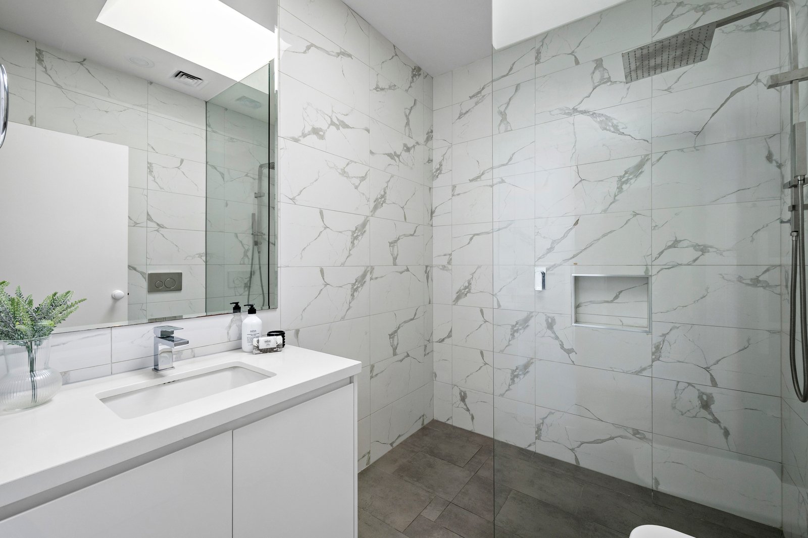 16 Ruabon Road, Toorak, 3142