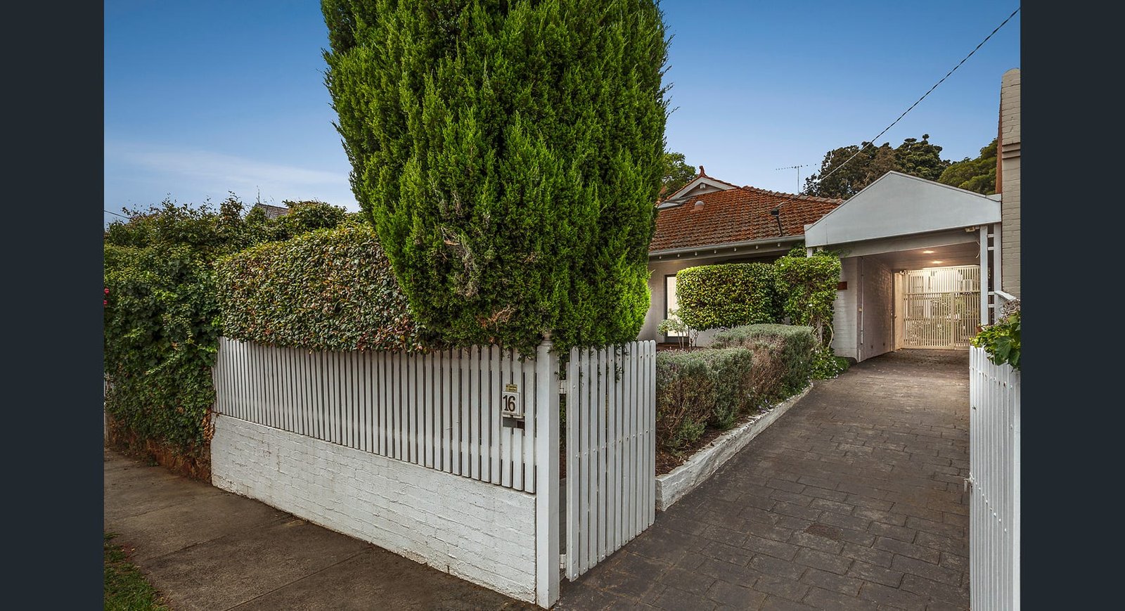 16 Ruabon Road, Toorak, 3142