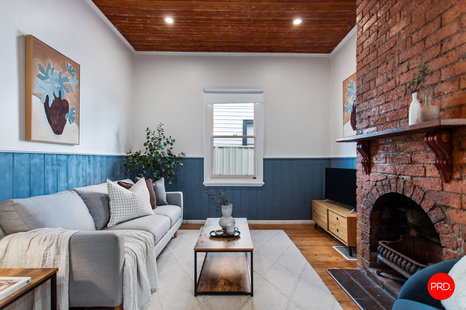 16 Russell Street QUARRY HILL 2