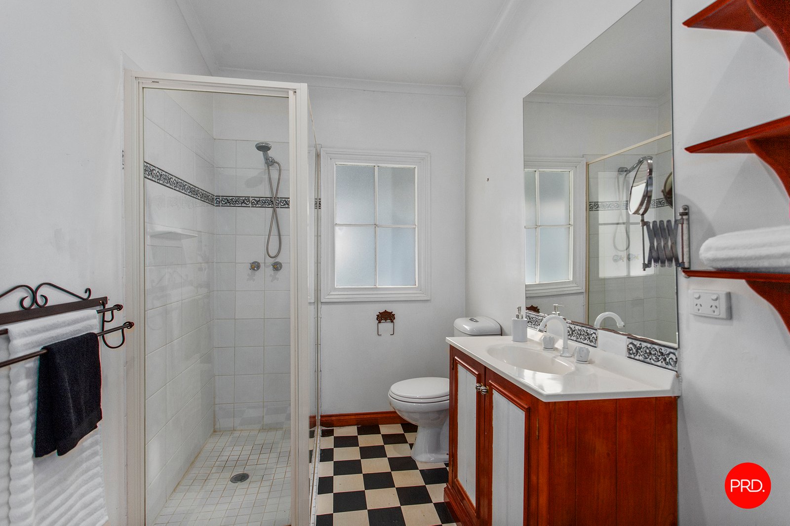 16 Russell Street QUARRY HILL 8