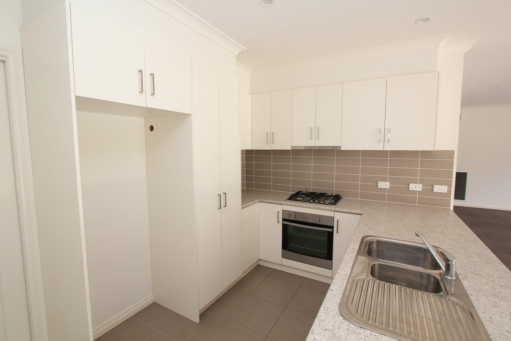 1/6 Sainsbury Court MOUNT CLEAR 9