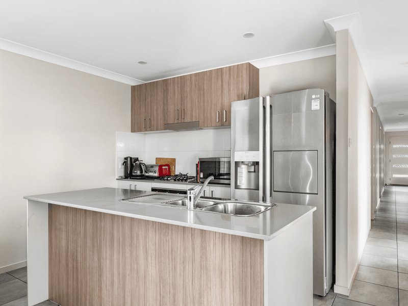 16 Sandcastle Street FERN BAY 2