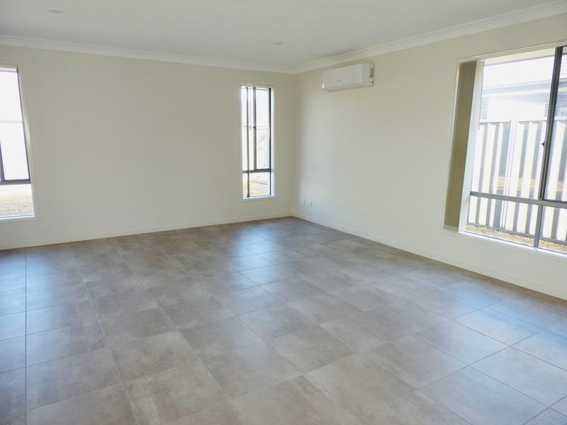 16 Sandcastle Street FERN BAY 4