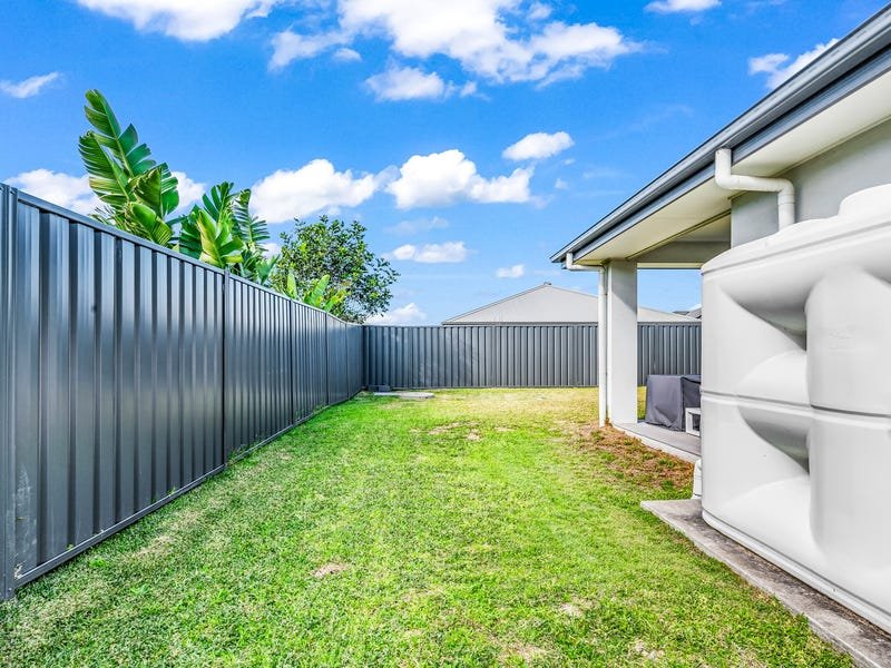 16 Sandcastle Street FERN BAY 12