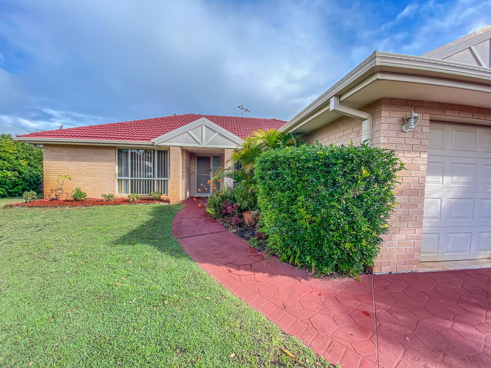 16 Sandpiper Avenue SALAMANDER BAY 1