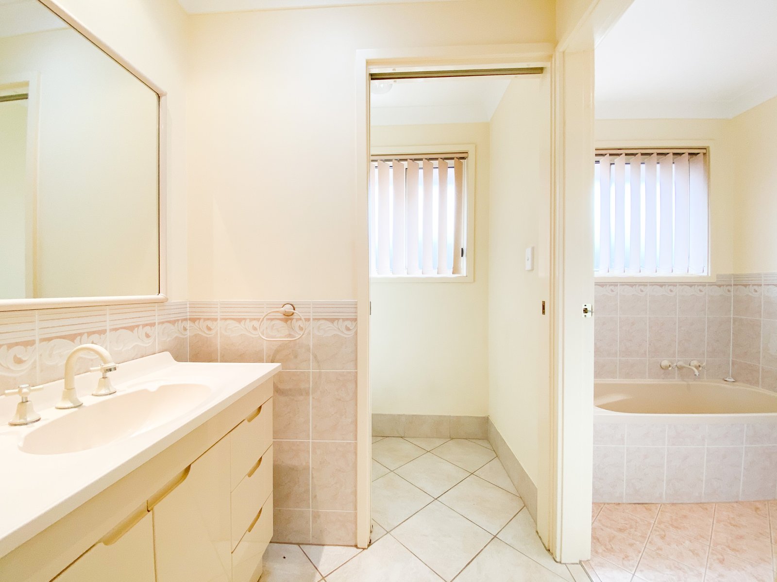 16 Sandpiper Avenue SALAMANDER BAY 6