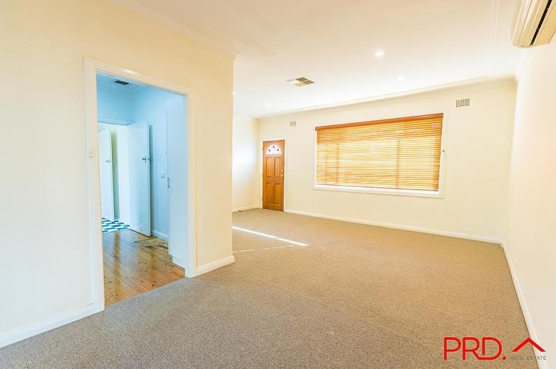 16 Sapphire Crescent TAMWORTH 5