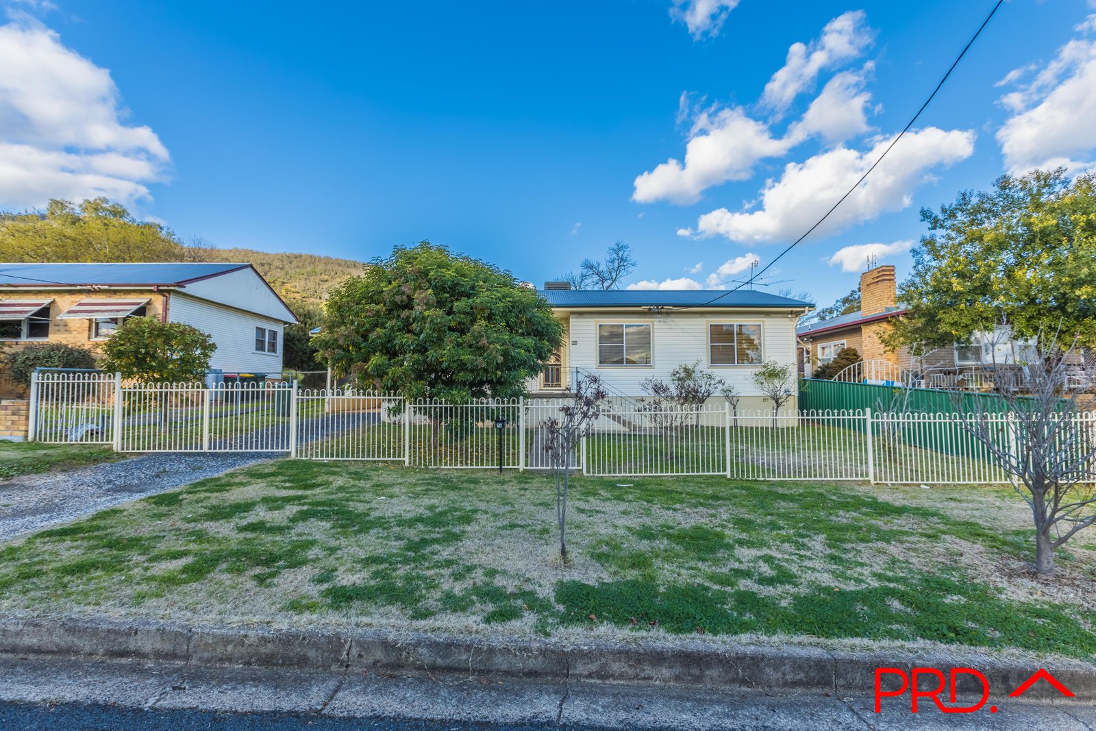 16 Sapphire Crescent TAMWORTH 2