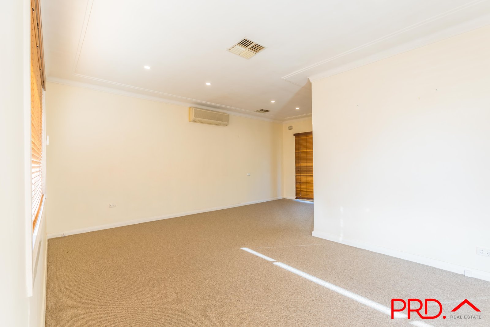 16 Sapphire Crescent TAMWORTH 3