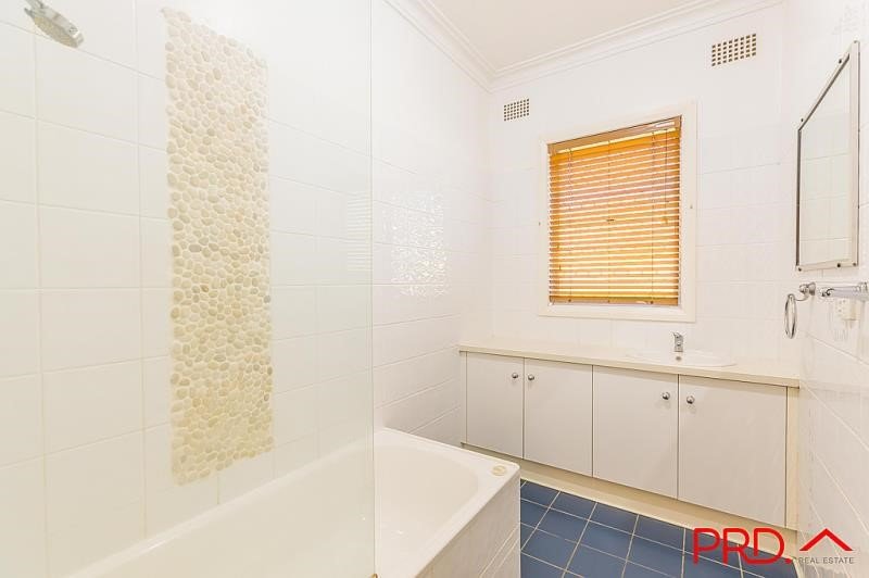 16 Sapphire Crescent TAMWORTH 3