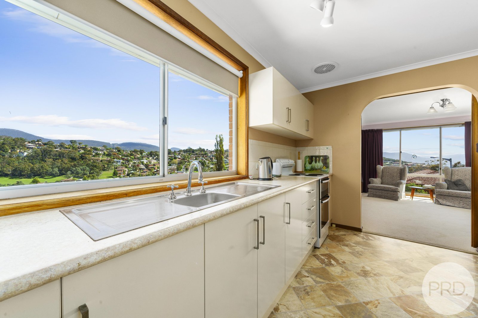 16 Shirley Boulevard LENAH VALLEY 3