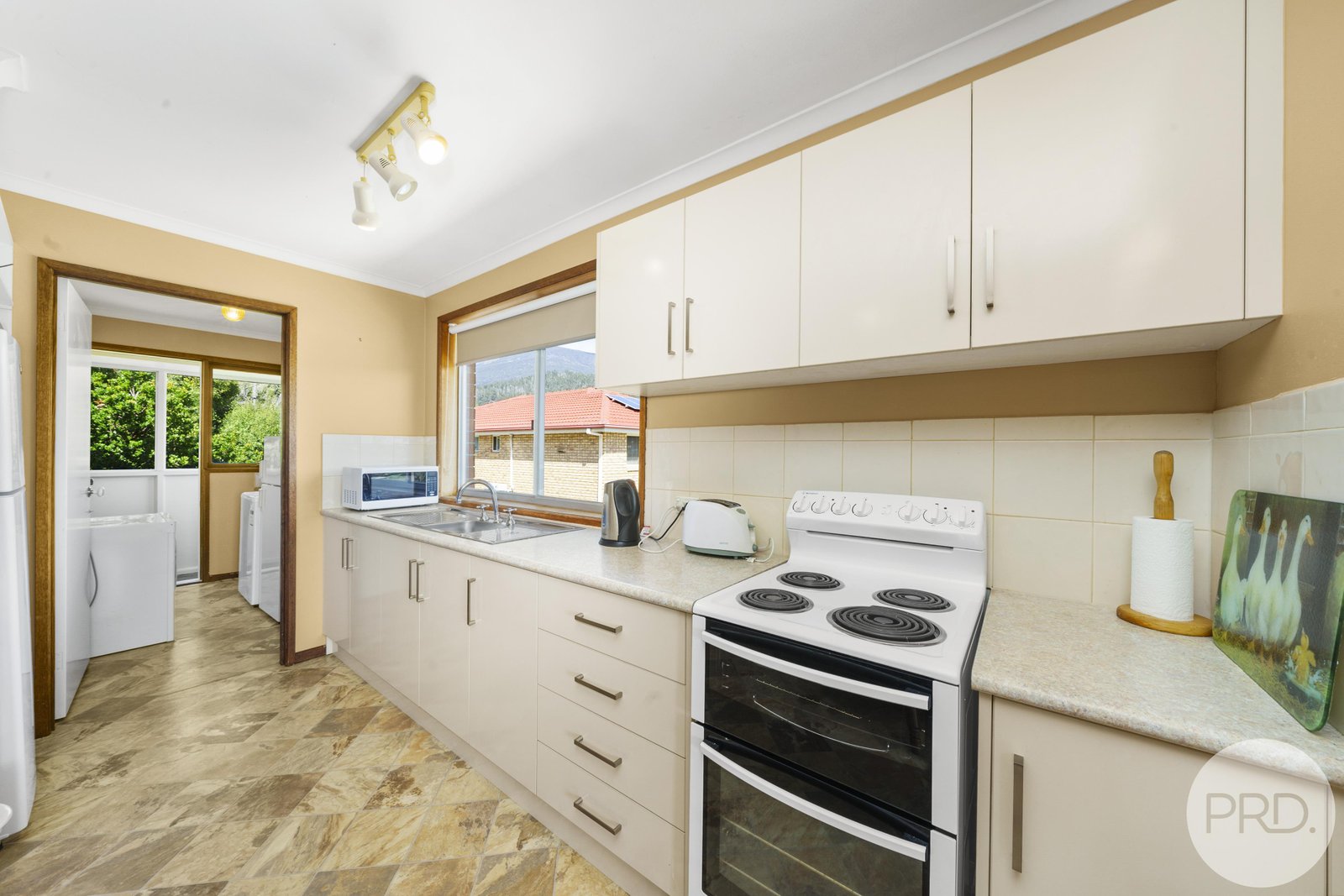 16 Shirley Boulevard LENAH VALLEY 4
