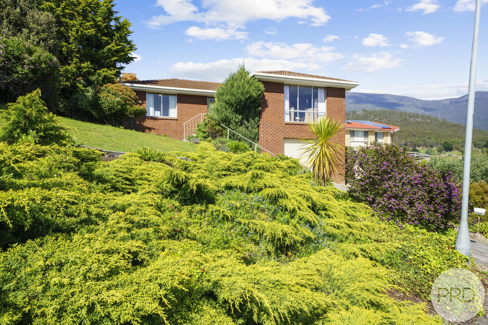 16 Shirley Boulevard LENAH VALLEY 16