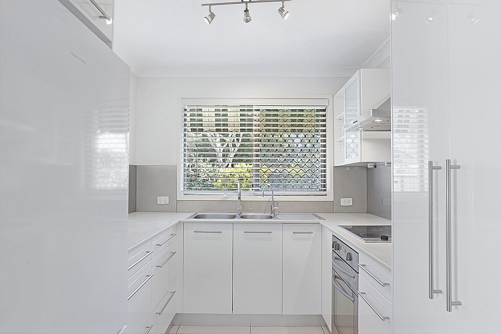 1/6 Shrike Court BURLEIGH WATERS 4