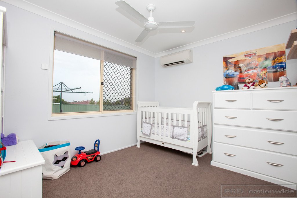 16 Somerset Drive THORNTON 12