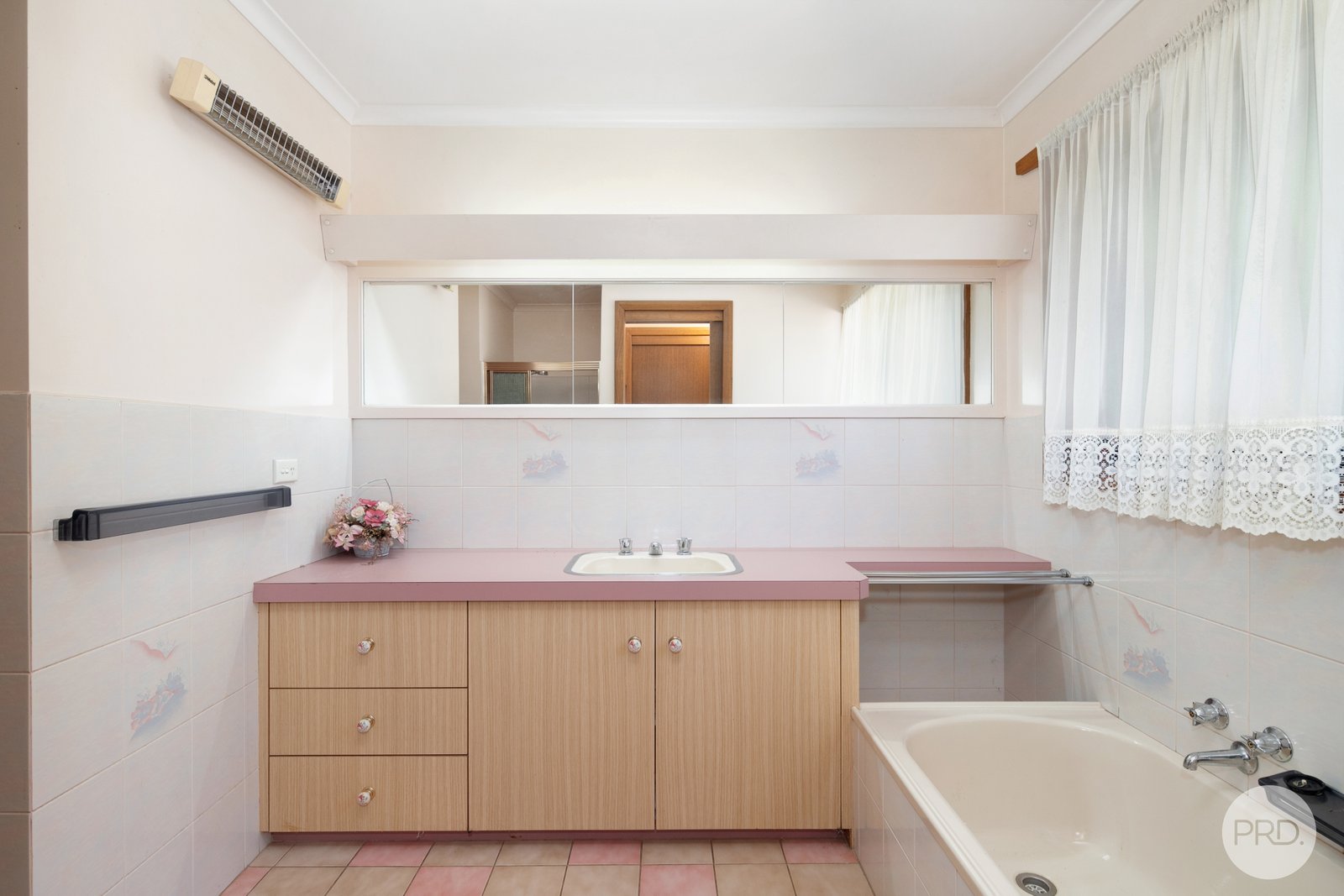 16 Springs Road BROWN HILL 12