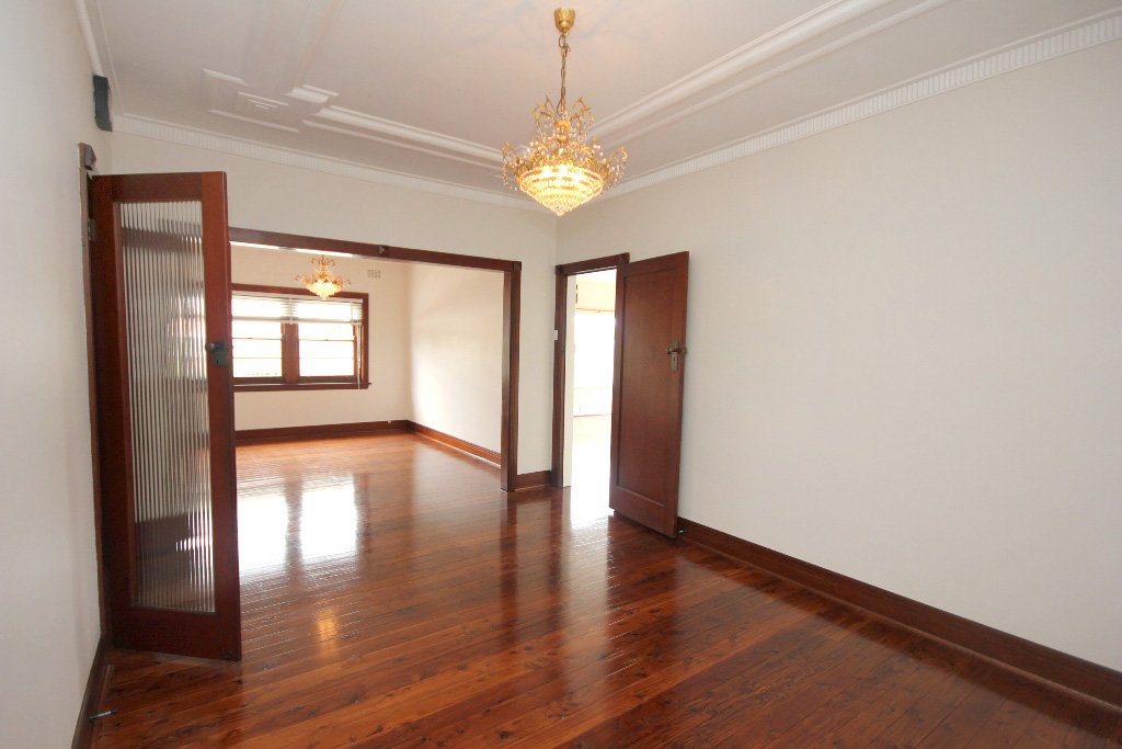 16 St Elmo Parade KINGSGROVE 5