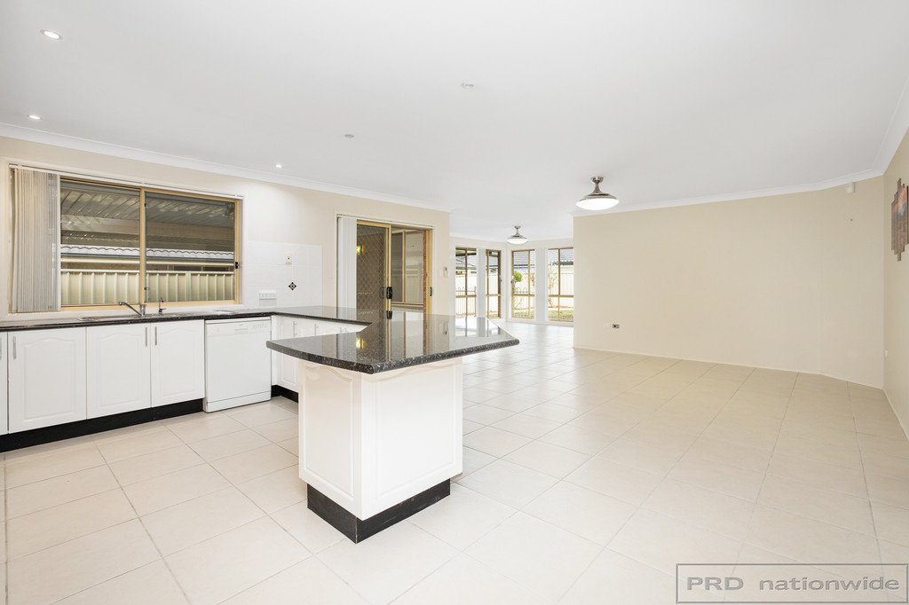 16 Streeton Drive METFORD 4