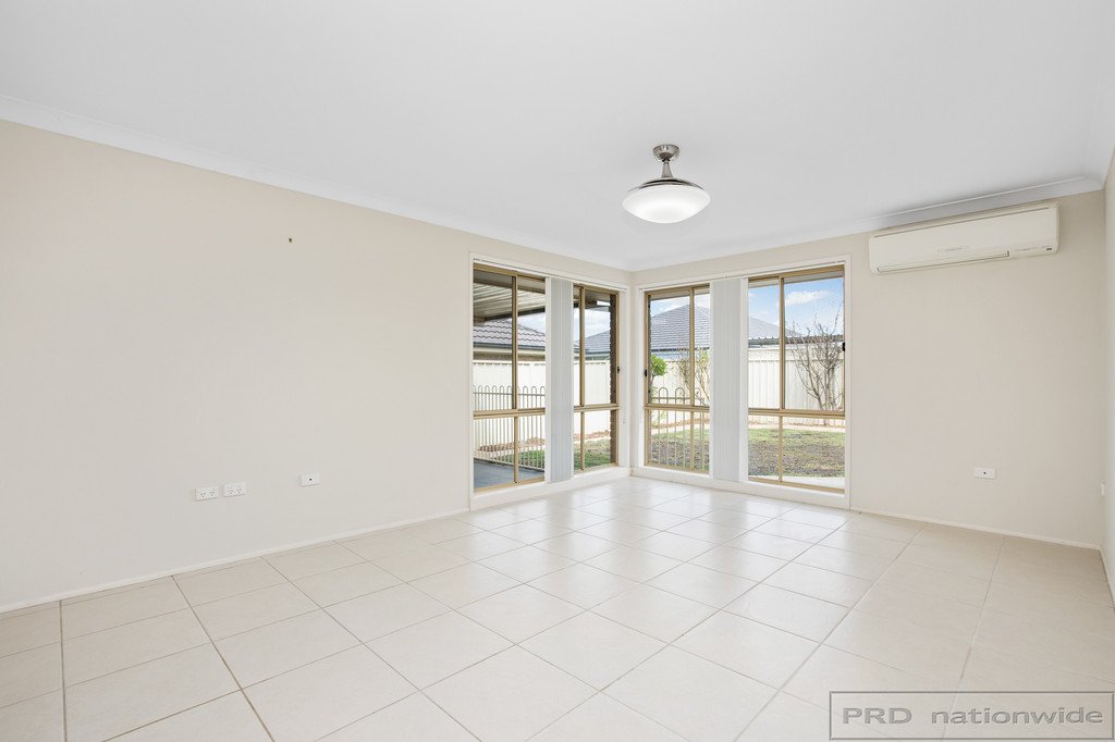 16 Streeton Drive METFORD 7