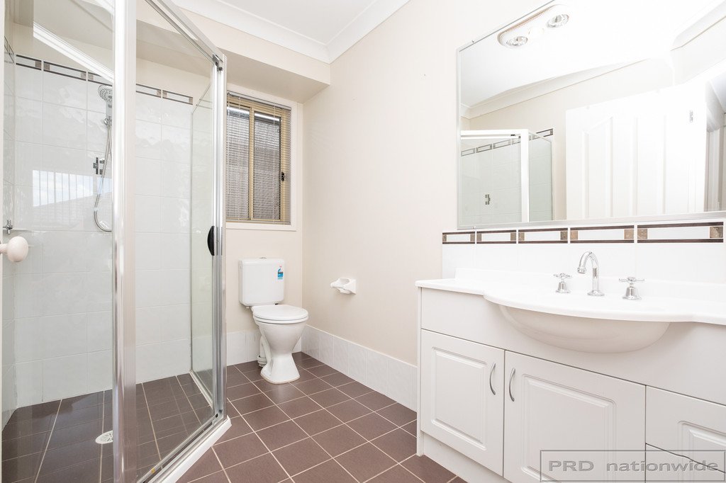 16 Streeton Drive METFORD 9