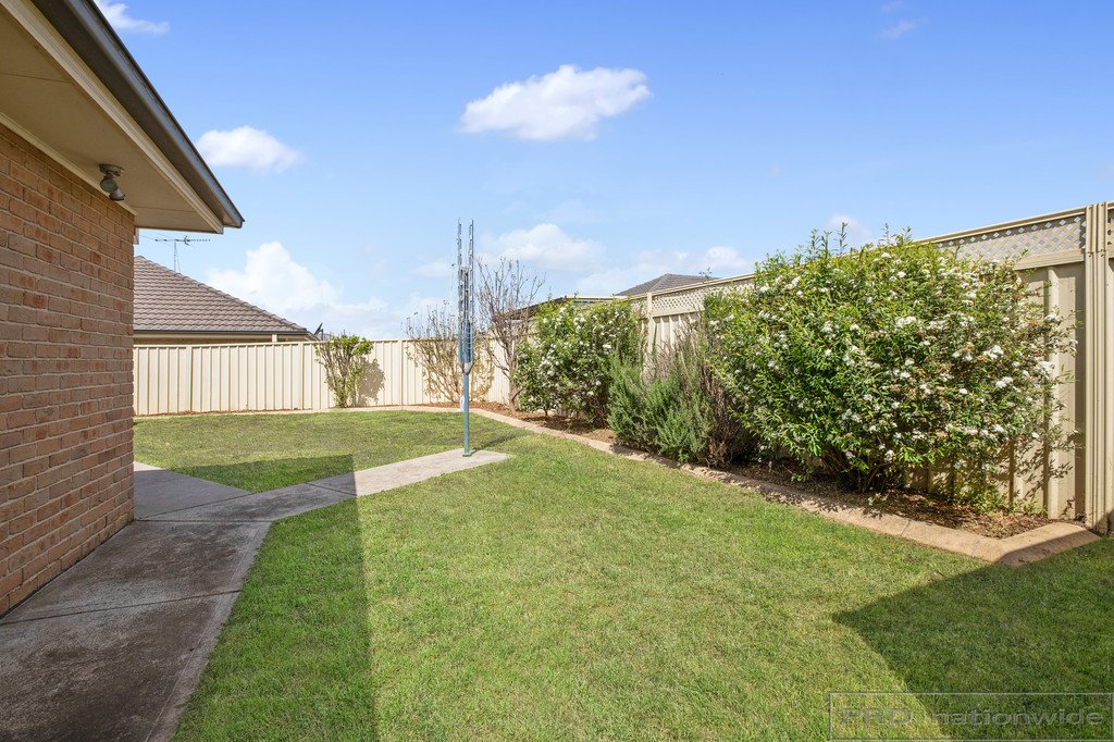 16 Streeton Drive METFORD 17