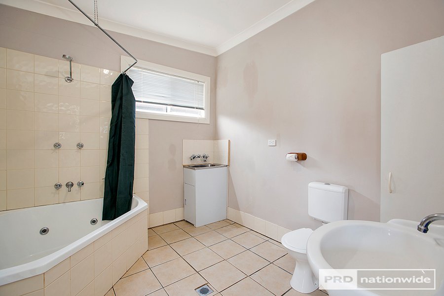 16 Susanne Street TAMWORTH 3