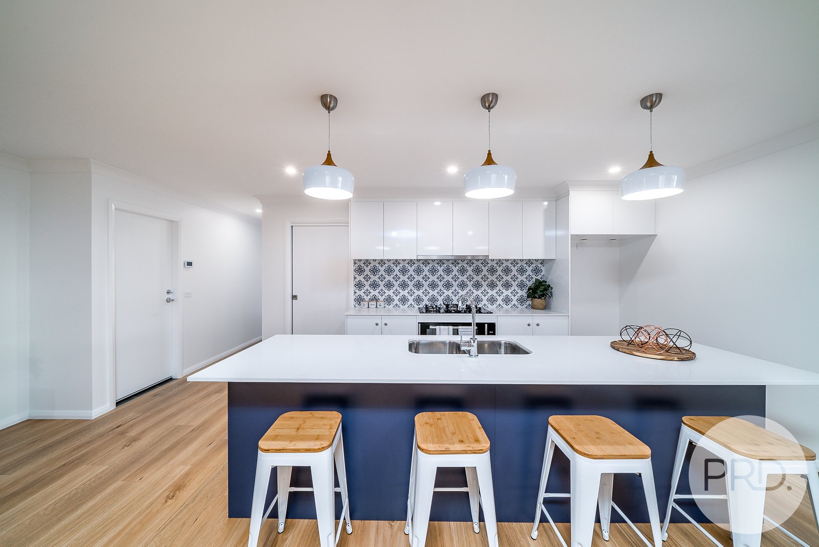 16 Thane Court LLOYD 6