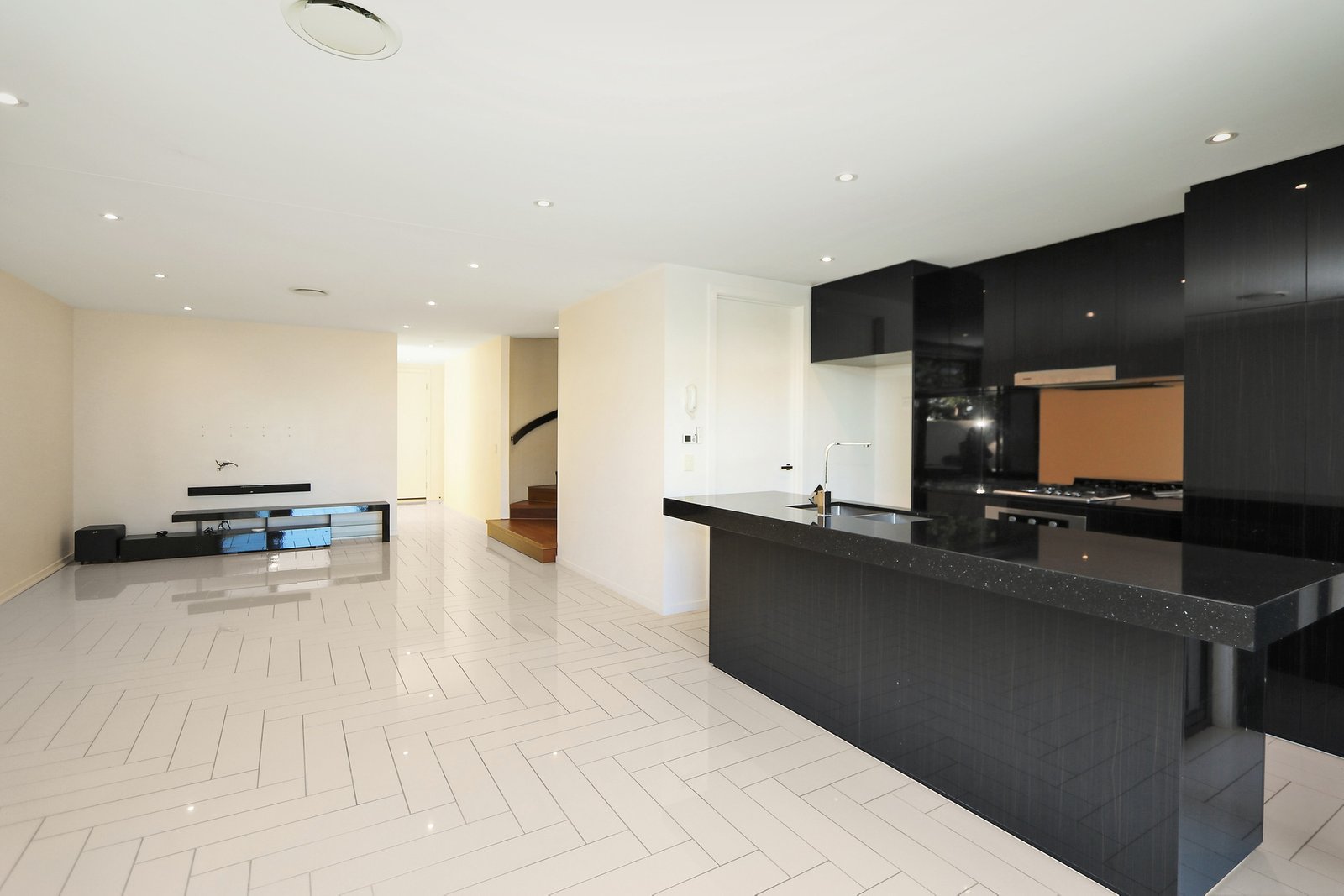 16 Theatre Drive BENOWA 3