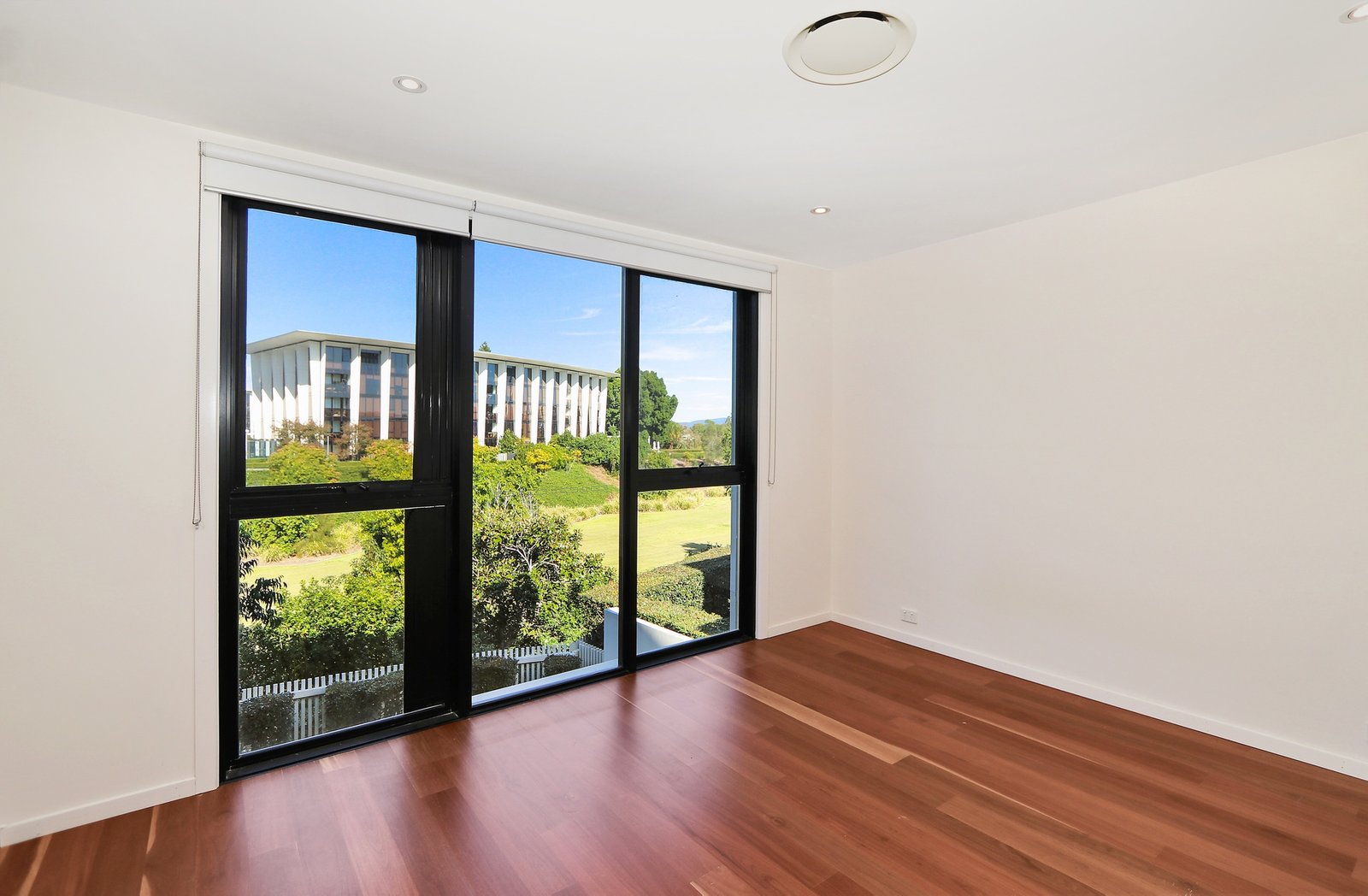 16 Theatre Drive BENOWA 7