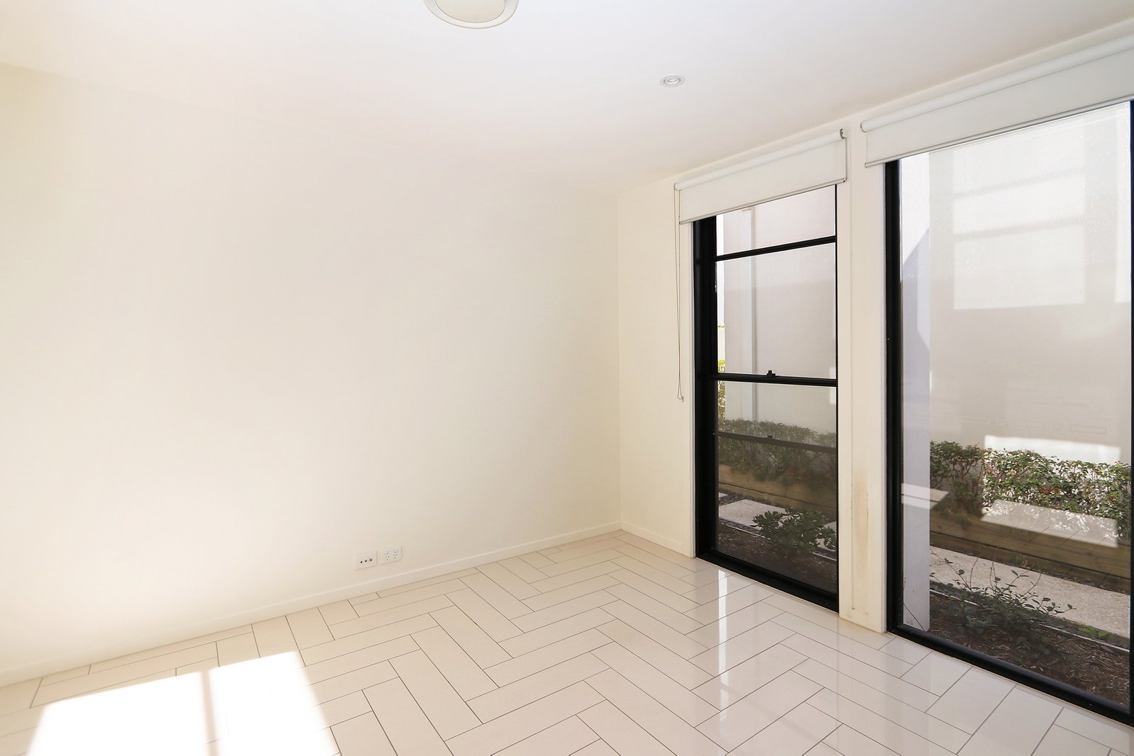 16 Theatre Drive BENOWA 14