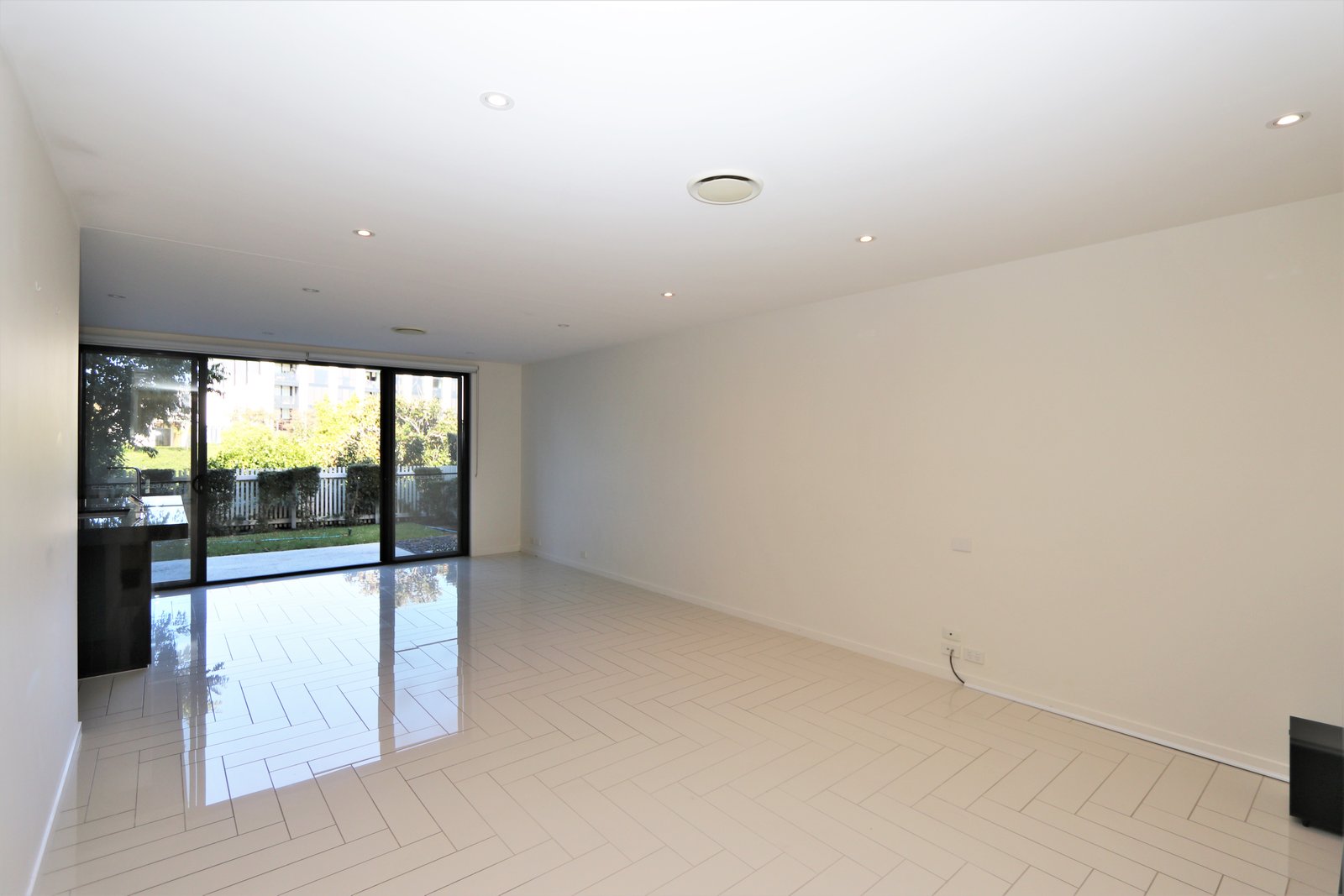 16 Theatre Drive BENOWA 4