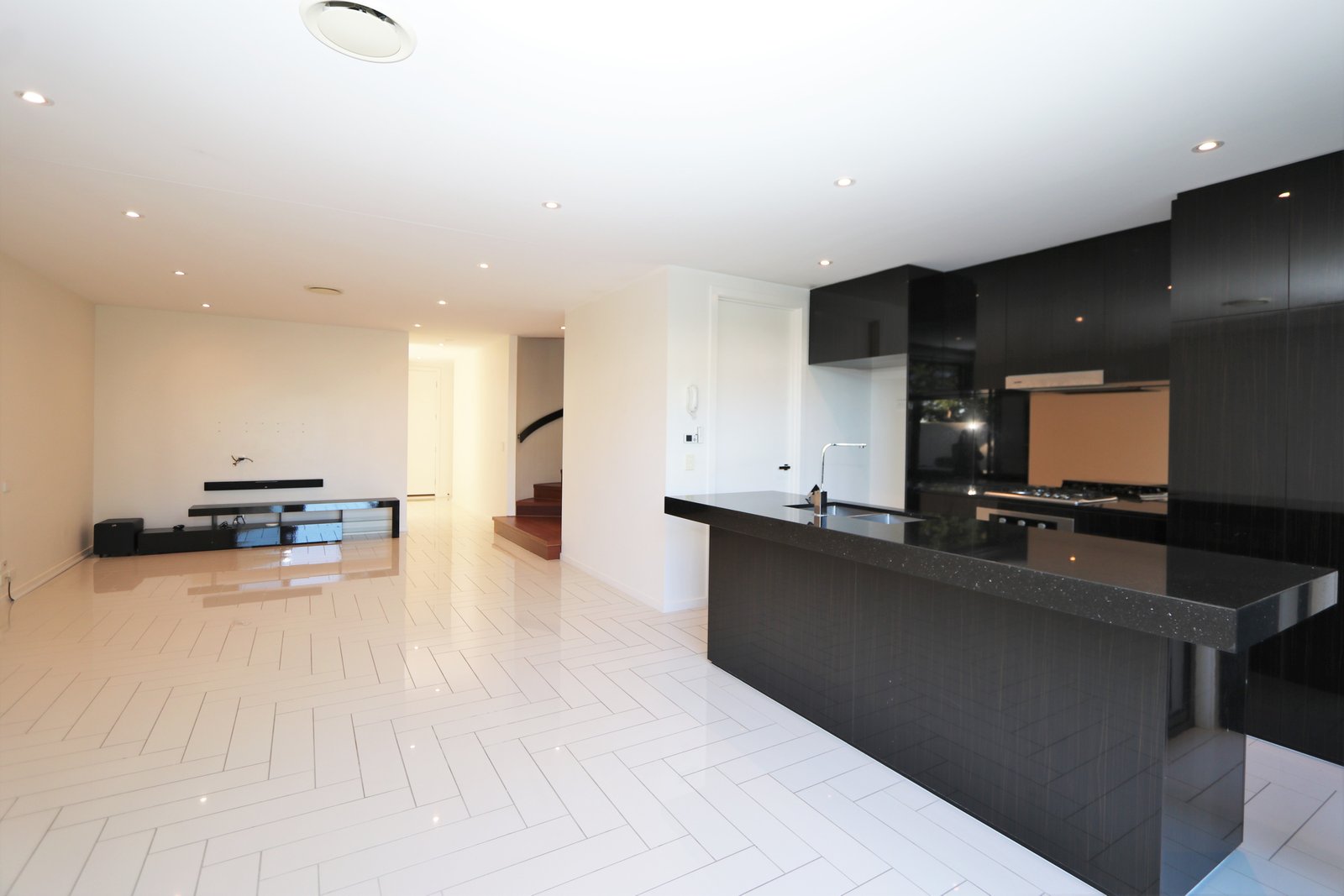 16 Theatre Drive BENOWA 5