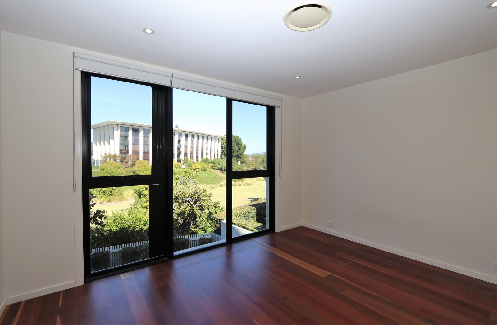 16 Theatre Drive BENOWA 8