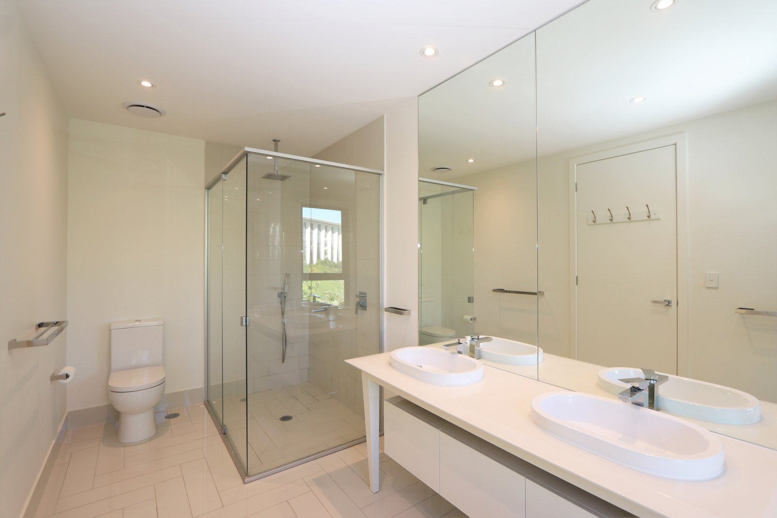 16 Theatre Drive BENOWA 10