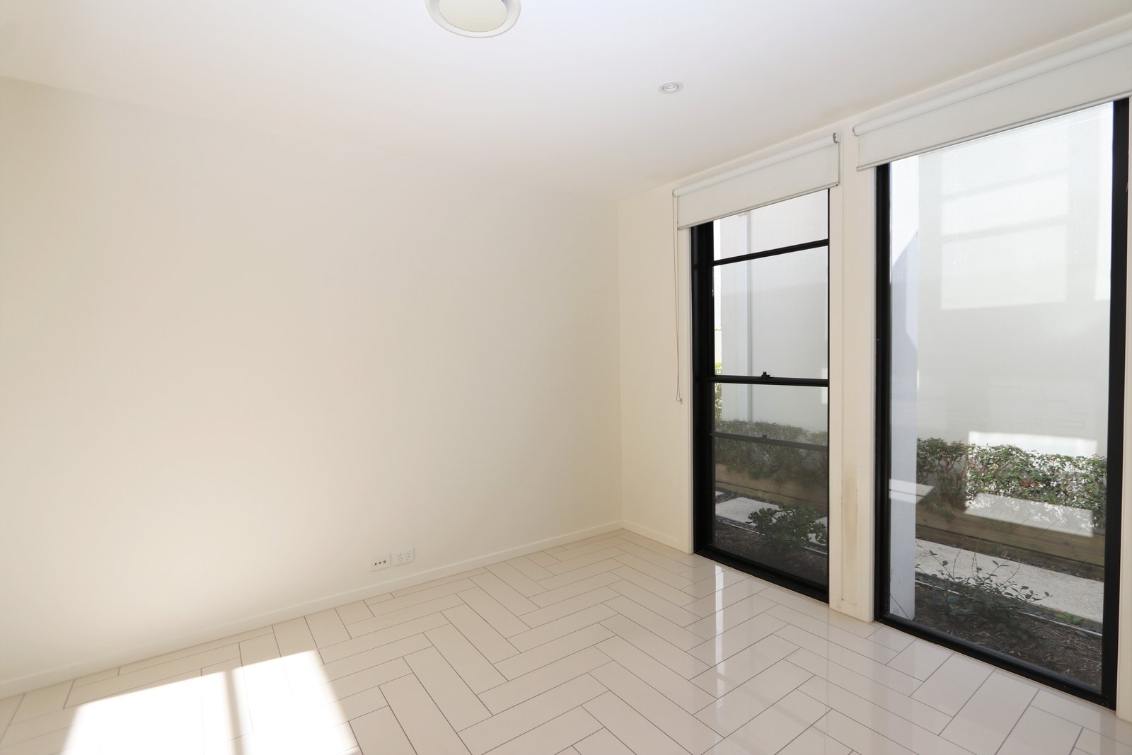 16 Theatre Drive BENOWA 15
