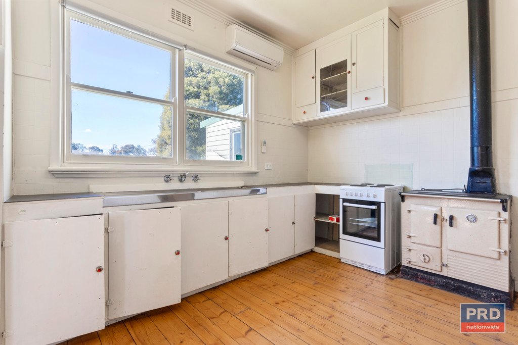 16 Thomas Street IRONBARK 9