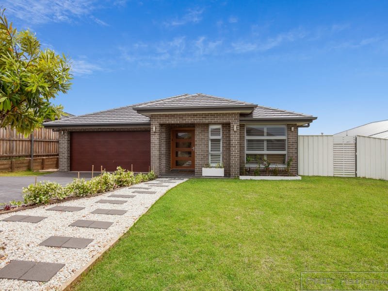 16 Threadtail Street CHISHOLM 1