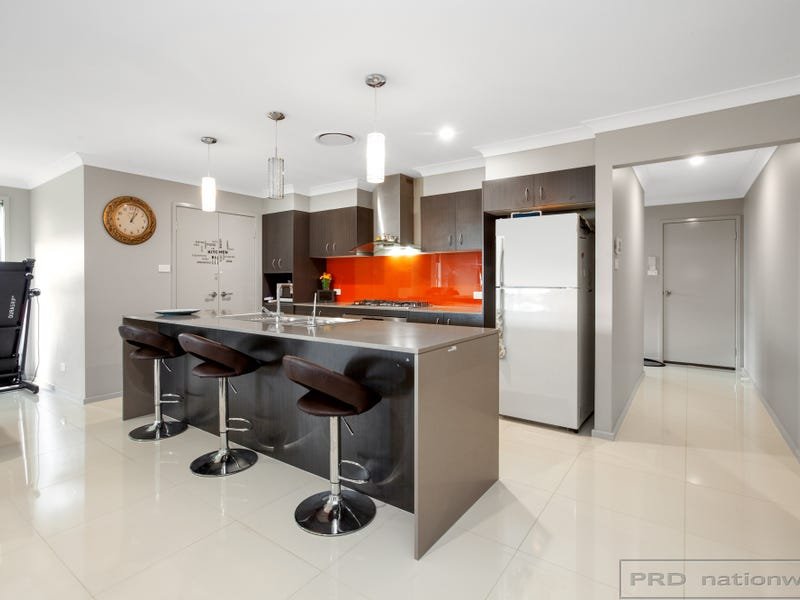 16 Threadtail Street CHISHOLM 2