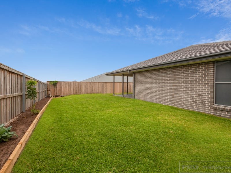16 Threadtail Street CHISHOLM 12