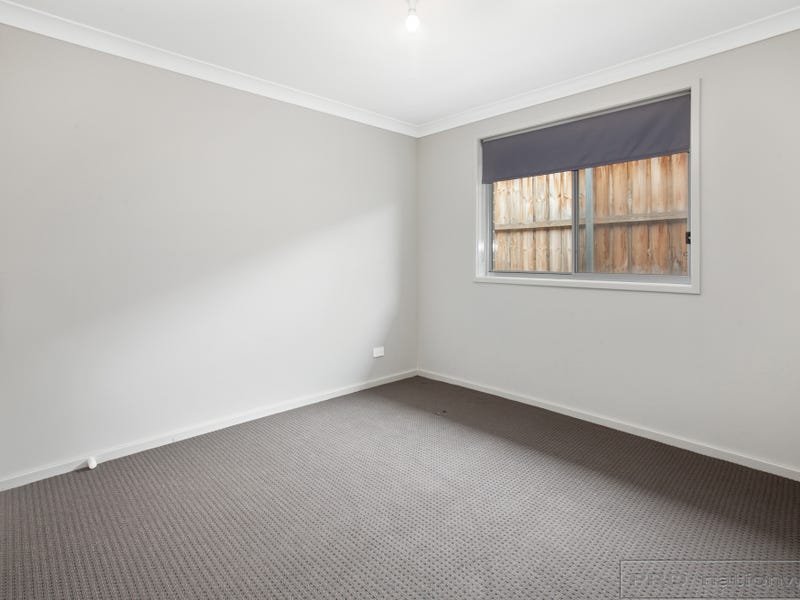 16 Threadtail Street CHISHOLM 13