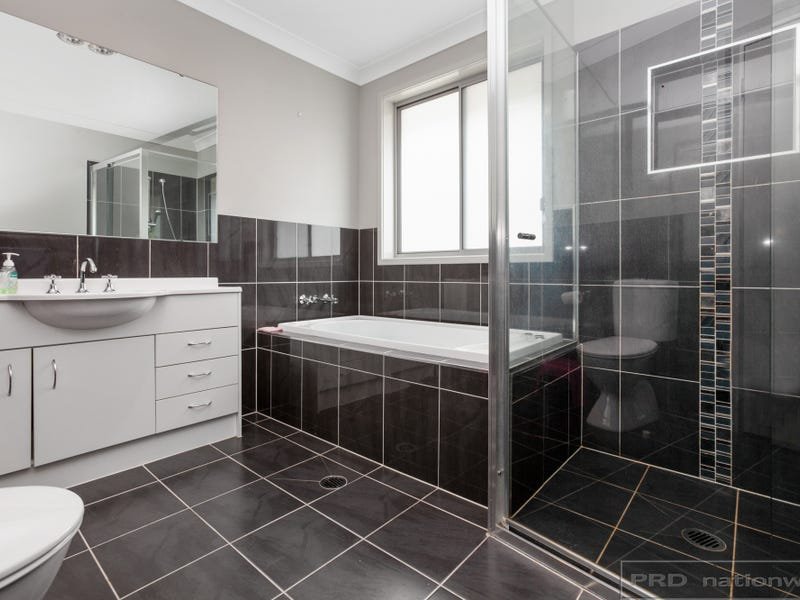 16 Threadtail Street CHISHOLM 14