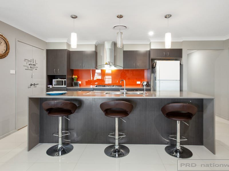 16 Threadtail Street CHISHOLM 3