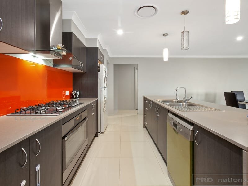 16 Threadtail Street CHISHOLM 4