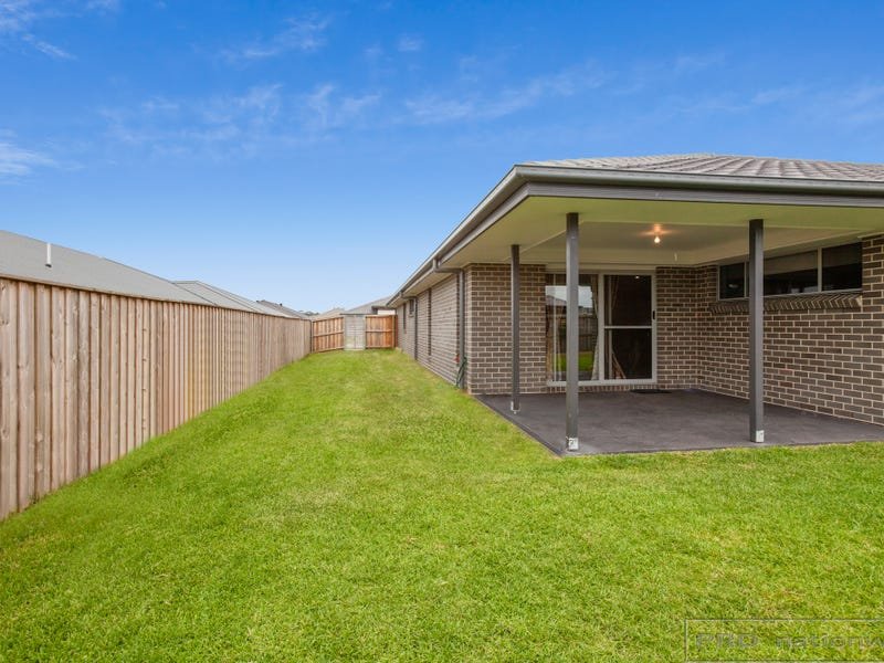 16 Threadtail Street CHISHOLM 10