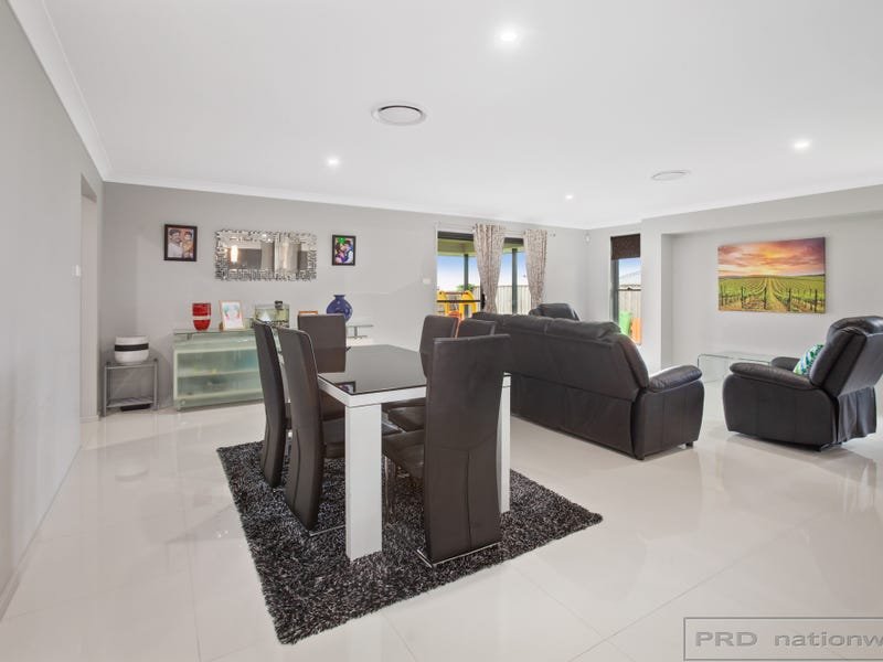 16 Threadtail Street CHISHOLM 6