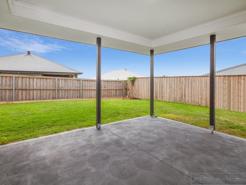16 Threadtail Street CHISHOLM 9