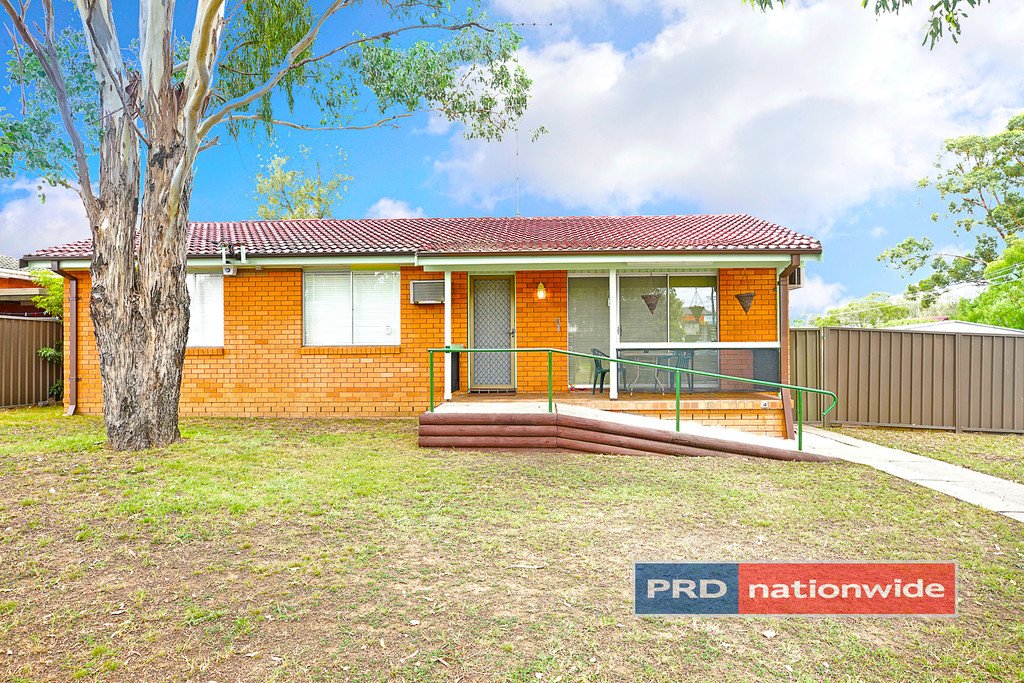 16 Timgalen Avenue SOUTH PENRITH 2