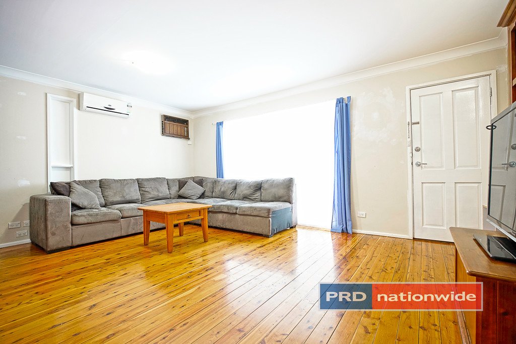 16 Timgalen Avenue SOUTH PENRITH 4