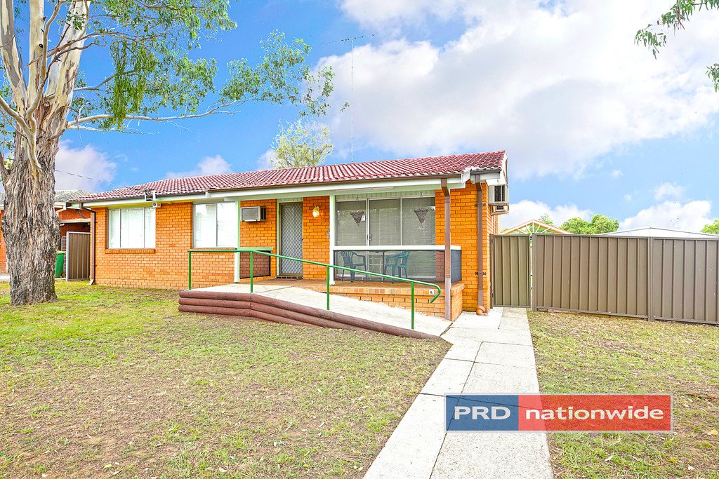 16 Timgalen Avenue SOUTH PENRITH 9