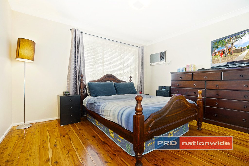 16 Timgalen Avenue SOUTH PENRITH 4